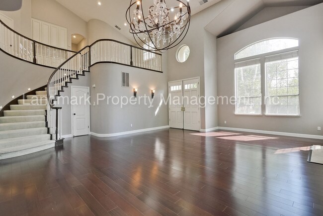 Building Photo - 1385 Longfellow Way