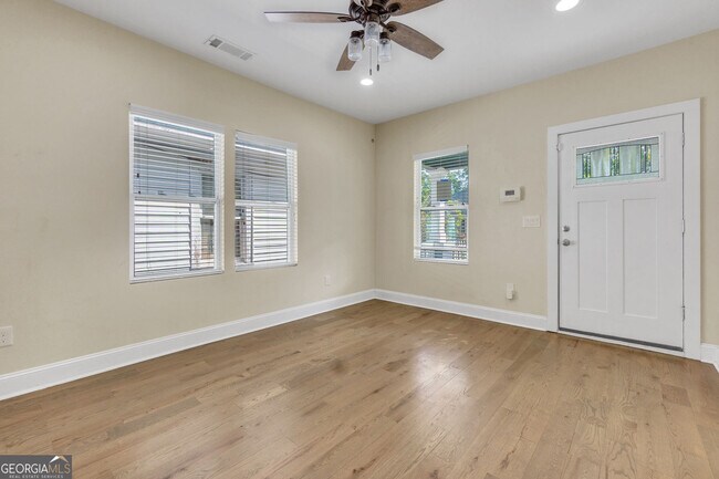 Building Photo - 998 Mayson Turner Rd NW