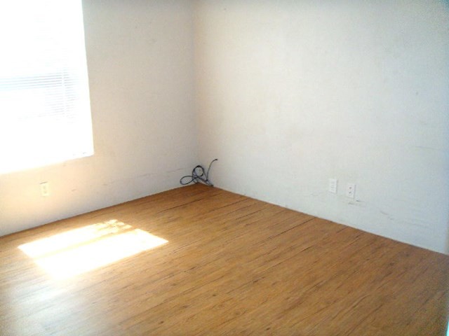Building Photo - 626 Lois St