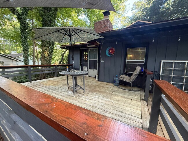 Foto del edificio - 4650 Ridge Dr