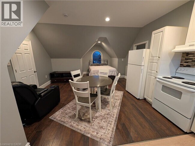 Photo du bâtiment - 166 CEDARDALE Ave