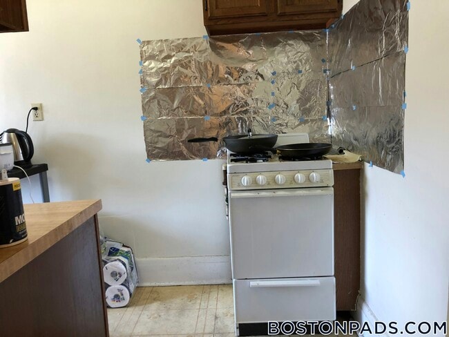 Building Photo - 349 Pleasant St