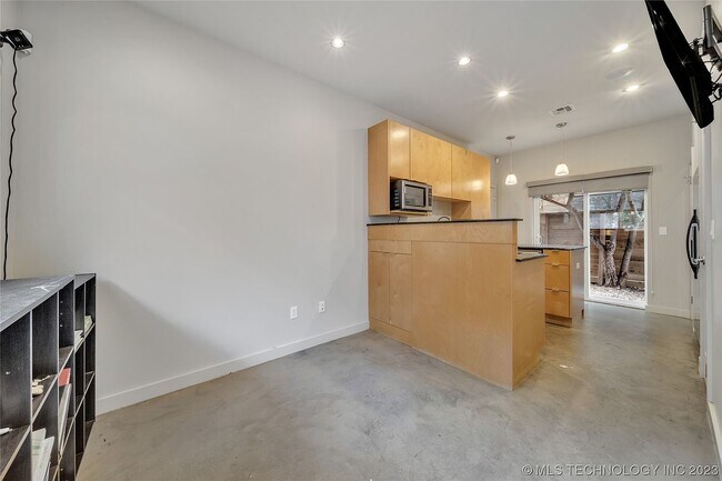 Building Photo - 1414 S Quincy Ave