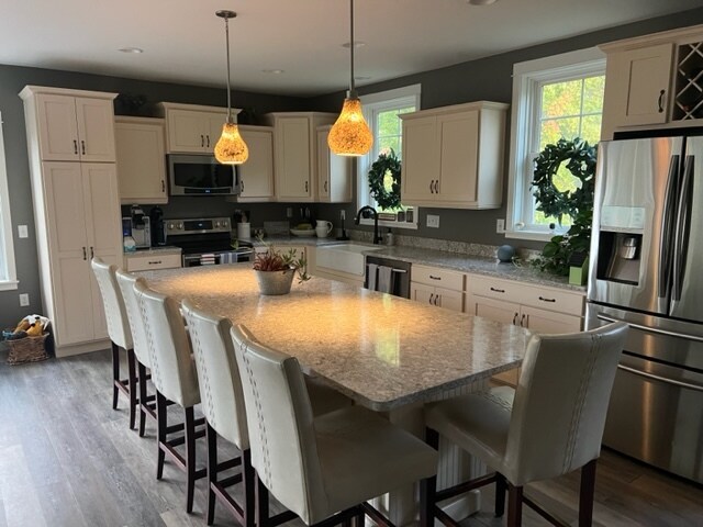 Open Kitchen, quartz counters, stainless appliances - 466 5th St
