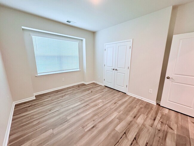 Foto del edificio - 137 Somerset Ln