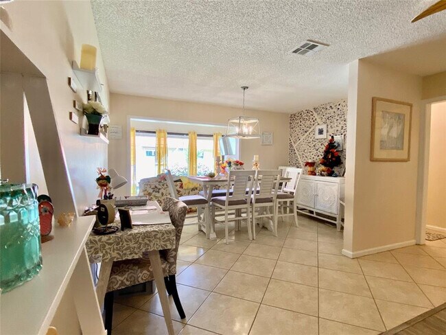Foto del edificio - 4655 Wildwood Tree Ln