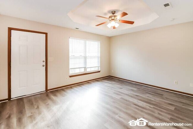 Building Photo - 2 Bed 1 Bath Duplex in Pleasant Hill! Avai...