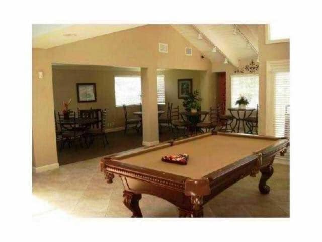 Foto del edificio - 631 Lyons Rd