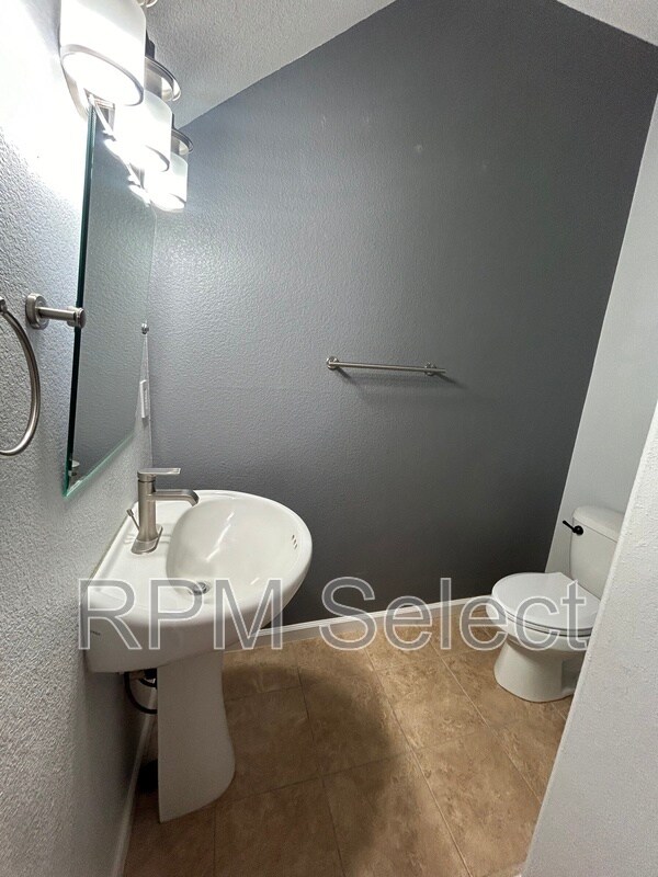 Foto del edificio - 1165 N Station Dr