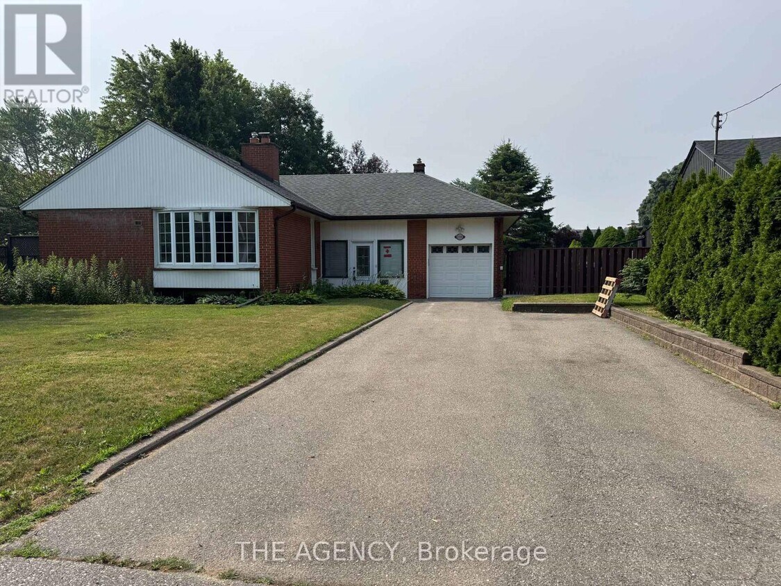 Photo principale - 1590 Liveoak Dr
