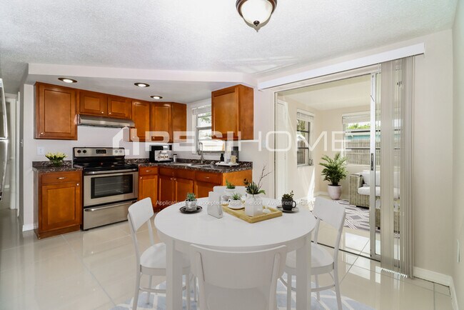 Foto del edificio - 7310 Potomac Dr
