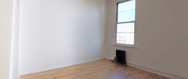 Building Photo - 551 Graham Ave