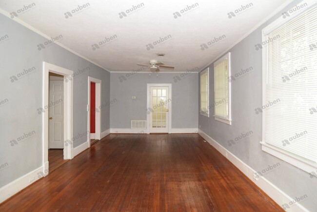 Building Photo - COMING SOON!!! 2 Bedroom House Near VA Med...