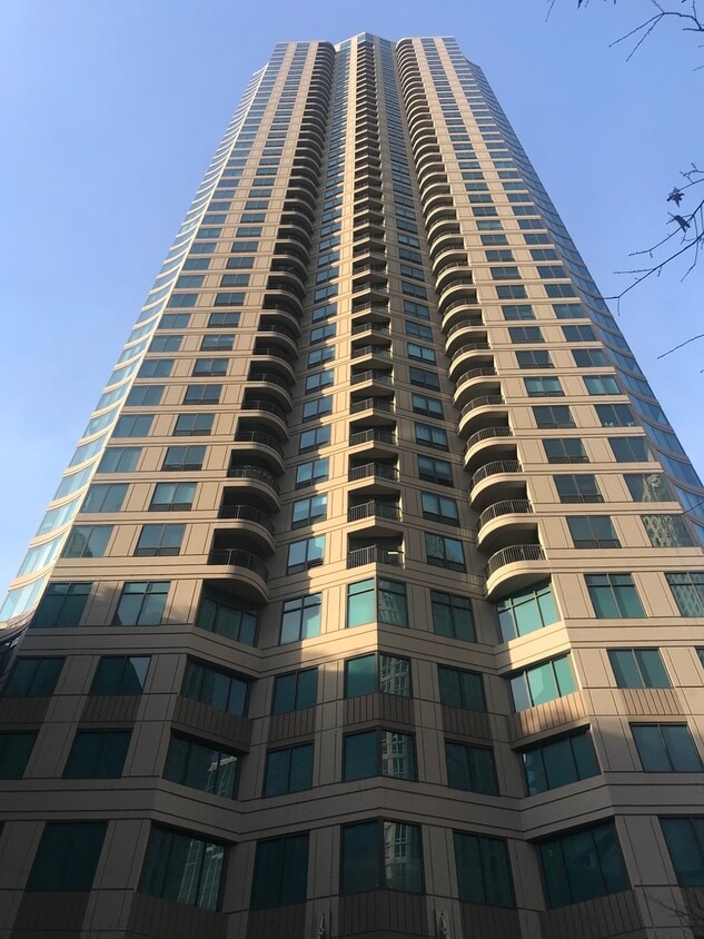 Primary Photo - 400 N LaSalle St