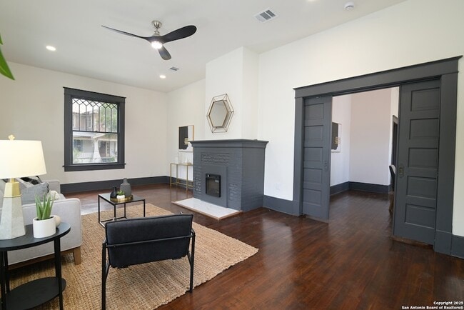 Foto del edificio - 207 Loretta Pl