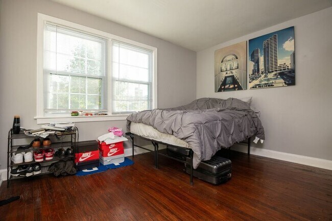Foto del edificio - AMAZING 3 bedroom with PARKING INCLUDED!