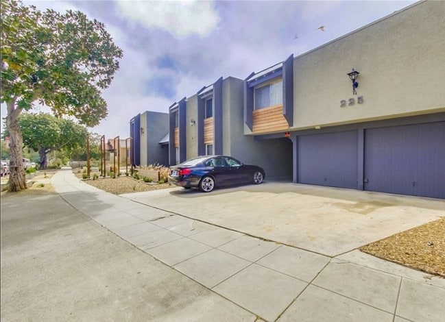 Building Photo - Verde Villa