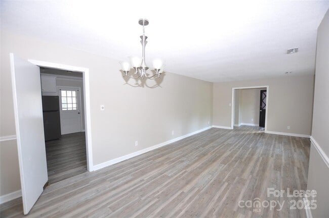 Building Photo - 242 N Sharon Amity Rd