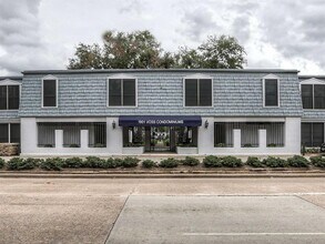 Building Photo - 1901 S Voss Rd