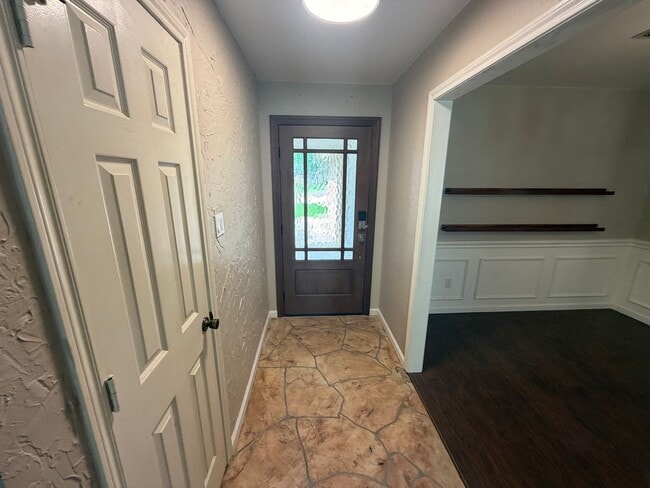 Building Photo - 2132 Turf Club Dr