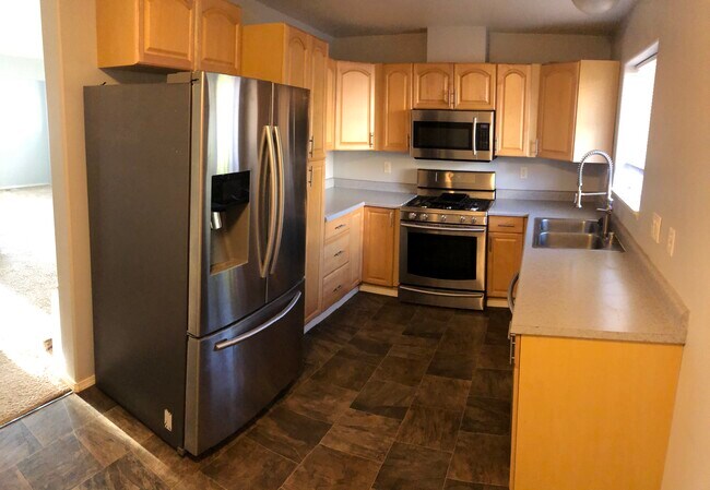 Building Photo - 2200 Ivan Dr