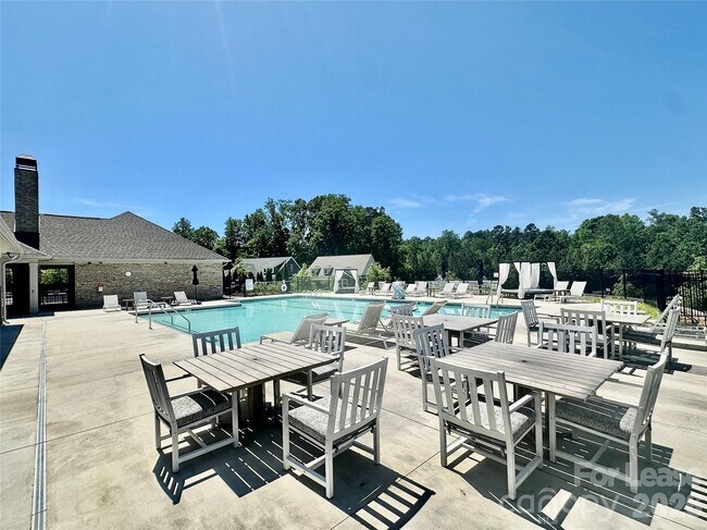Foto del edificio - 9650 Liberty Hill Dr