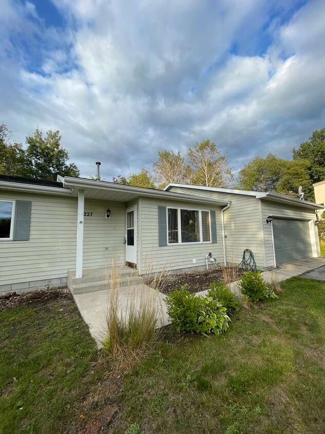 Foto principal - 4227 Summerhill Rd
