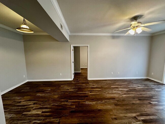 Foto del edificio - 2154 Whispering Pines Blvd