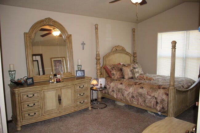 Building Photo - 3724 Ravenwood Cir
