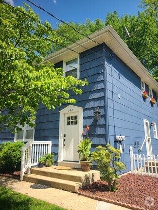 Building Photo - 258 Evergreen Ave