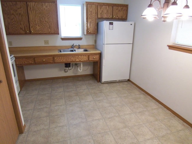 Building Photo - Ground Floor 1 Bedroom Handicapped Unit
