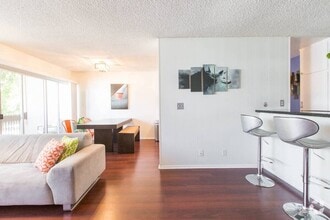 Building Photo - 7 Headland Pl