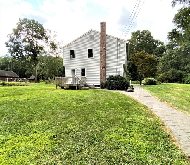 Building Photo - 254 Chestnut Hill Rd