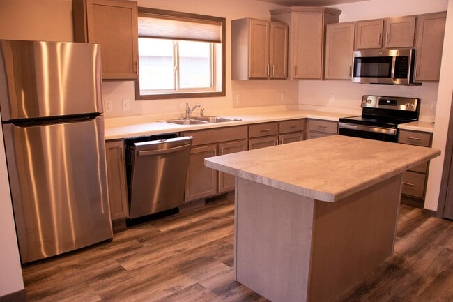Building Photo - 2 Bedroom Townhome! Part of 6-Plex