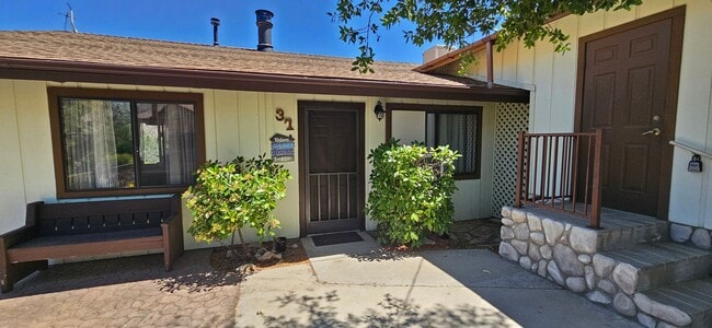 Building Photo - 37 Oak Pl