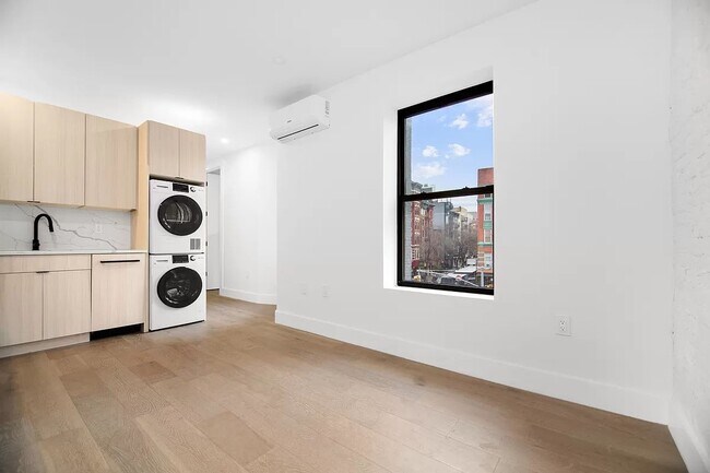Foto del edificio - 294 East Houston Street