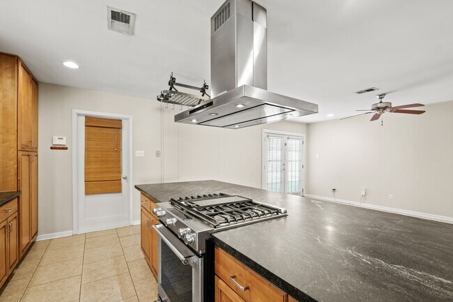 Foto del edificio - 8729 Dunlap St