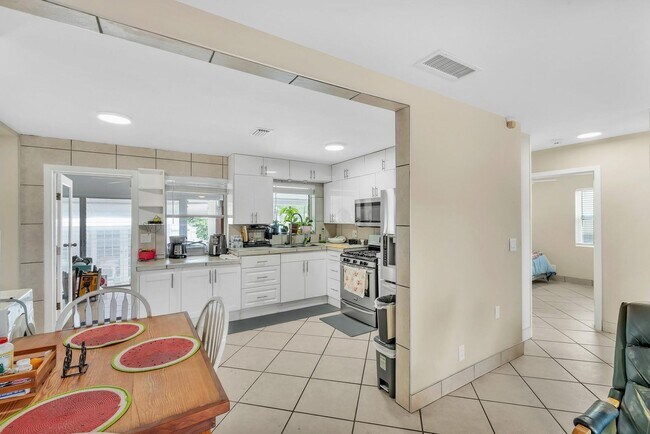 Foto del edificio - 726 N A St