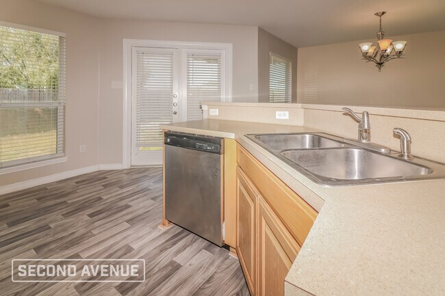 Foto del edificio - 1968 Westwood Dr