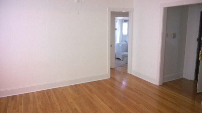 Building Photo - 3413 N Marshfield Ave