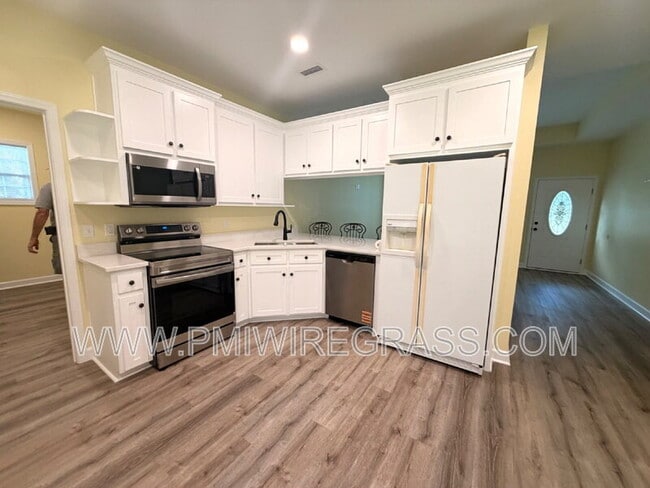 Building Photo - 326 Golf View Dr