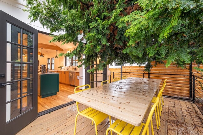 Building Photo - 2457 4th Ave W