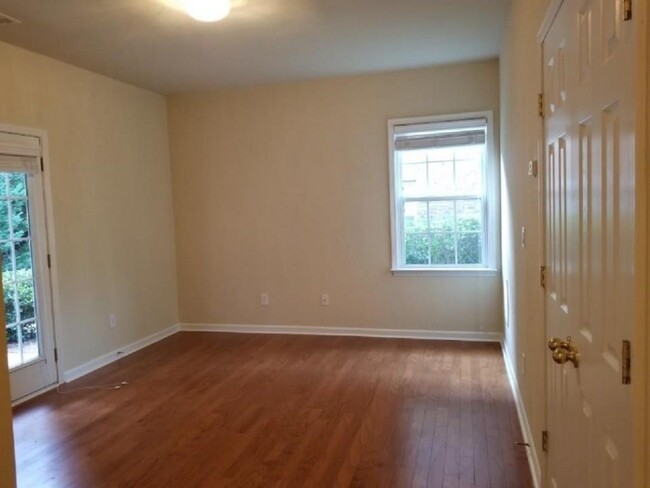 Foto del edificio - 6128 Joybrook Rd