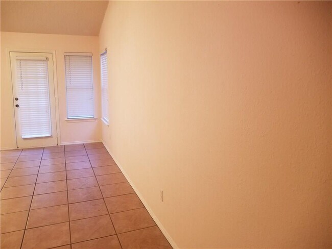 Foto del edificio - 12811 Carrera Dr