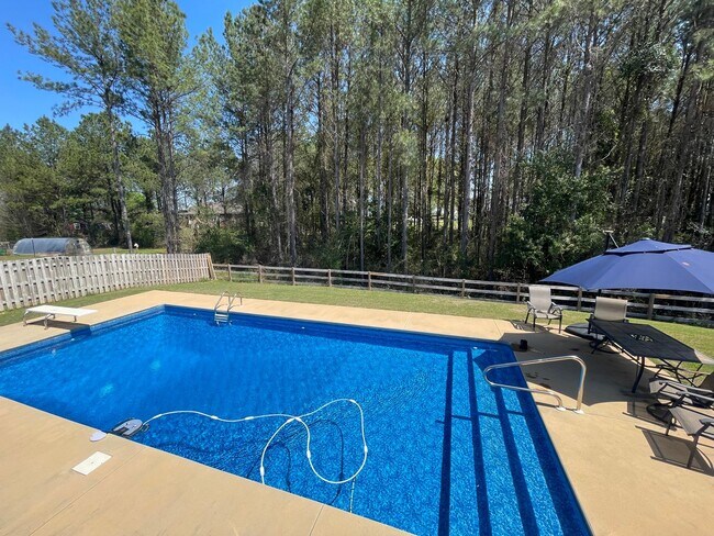 Foto del edificio - Parrish Place Subdivision!   4 BEDROOMS!!!!