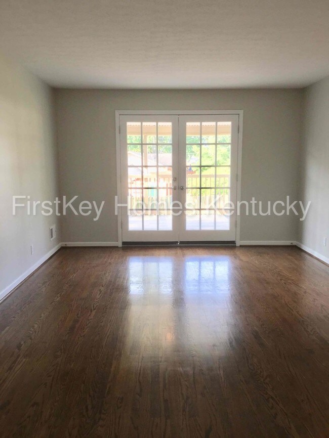 Building Photo - 9600 Aylesbury Dr