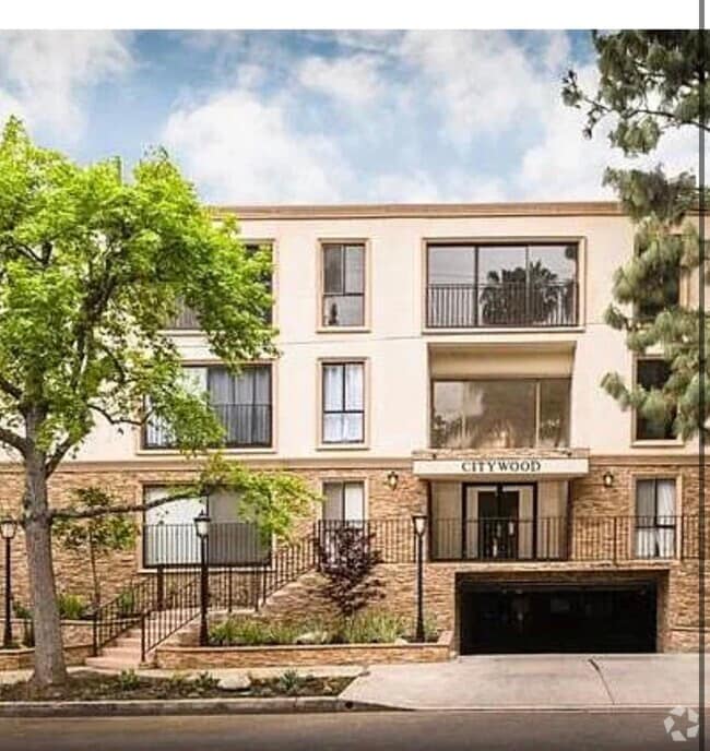 Building Photo - 15344 Weddington St