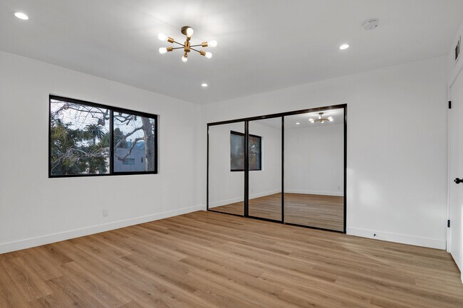 Foto del edificio - 950 Havenhurst Dr