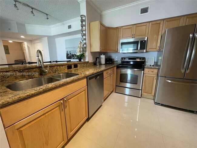 Foto del edificio - 17100 N Bay Rd