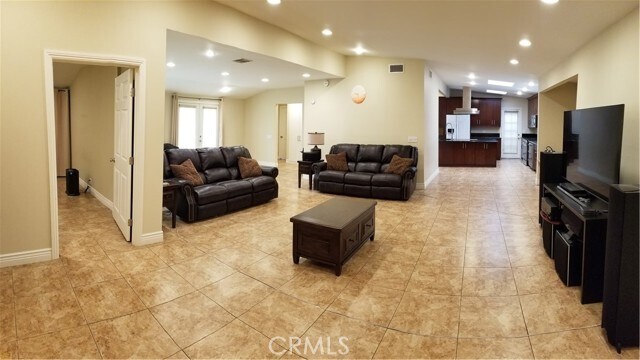 Foto del edificio - 5325 La Forest Dr